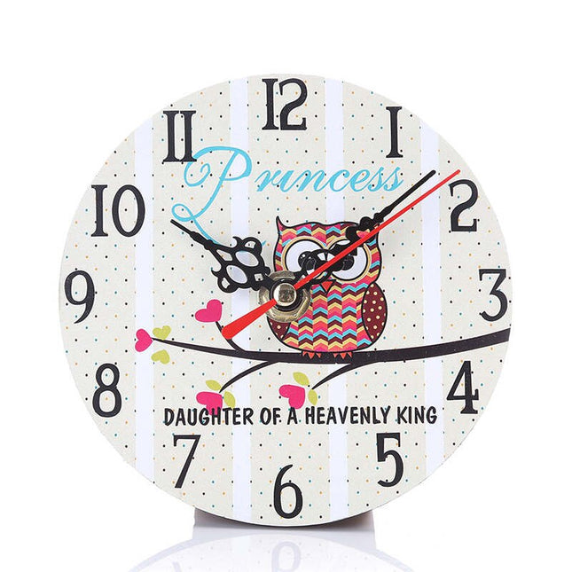 Lastenhuoneen seinäkello pöllö traktorissa