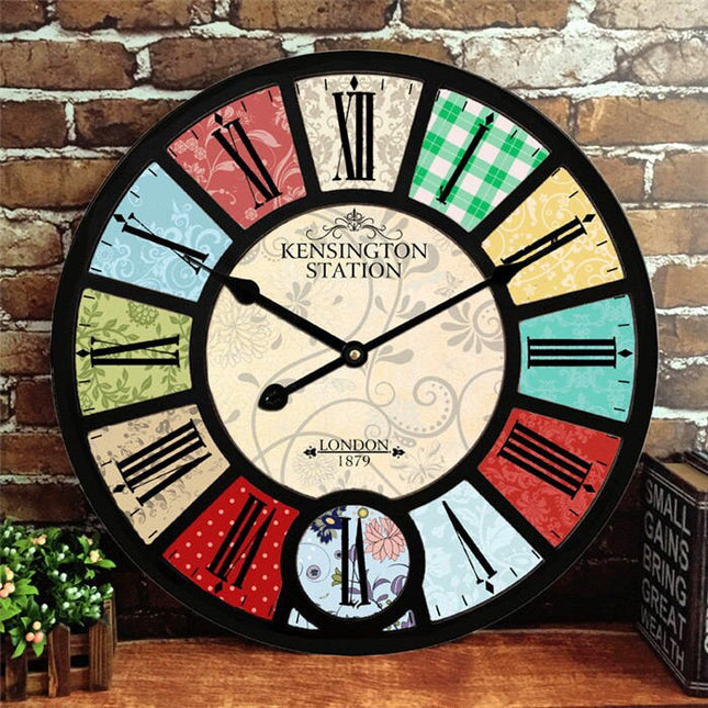 Suuri vintage-seinäkello roomalaisilla numeroilla