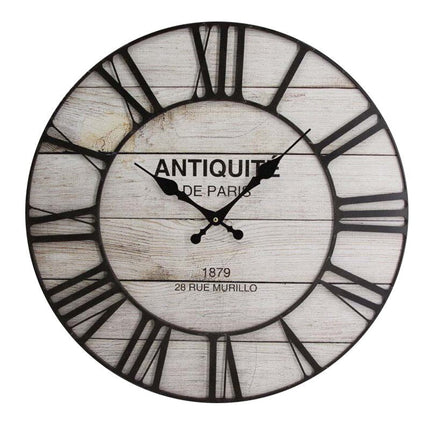 Rustiikkinen puinen seinäkello tekstillä