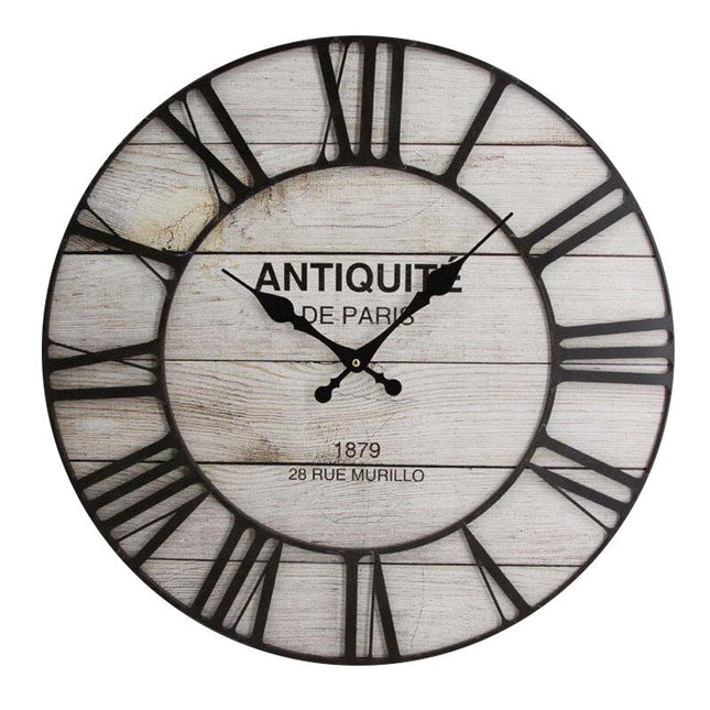 Rustiikkinen puinen seinäkello tekstillä