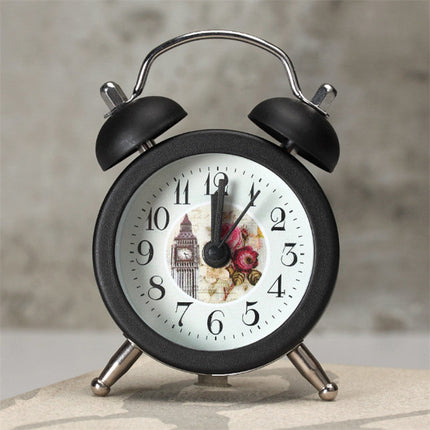 Klassinen pyöreä herätyskello tuplakelloilla