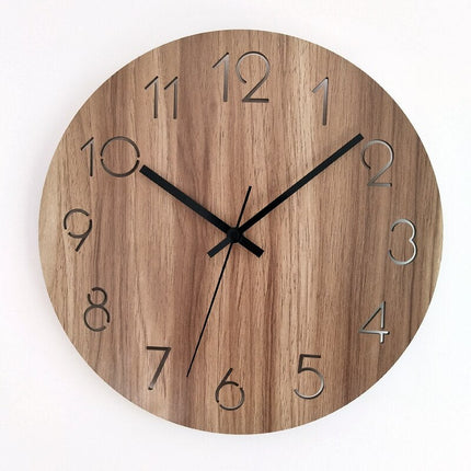 Yksinkertainen keltainen seinäkello olohuoneeseen