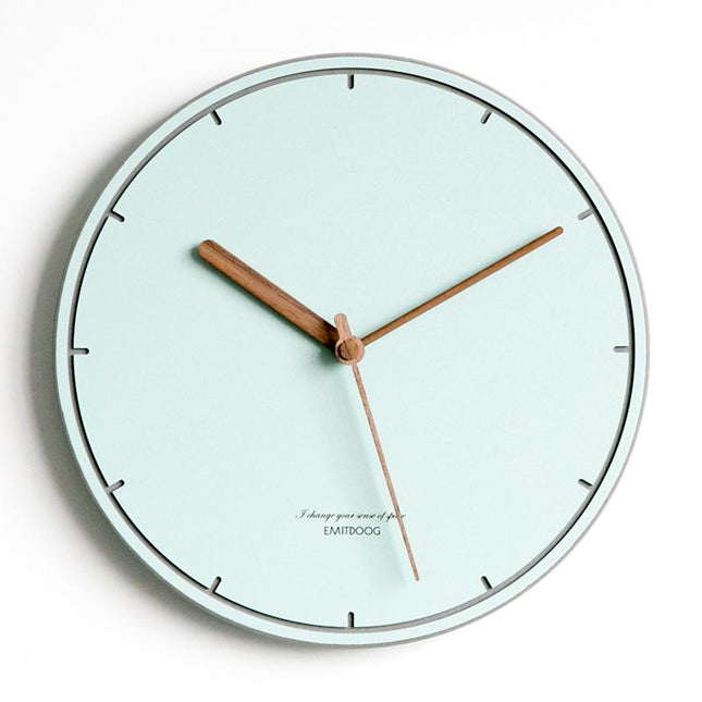 Pastellinpunainen skandinaavinen design-seinäkello