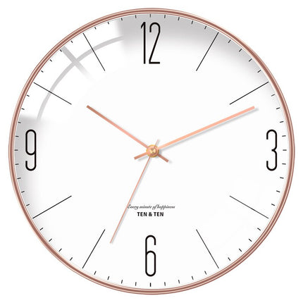 Moderni seinäkello kuperalla lasilla