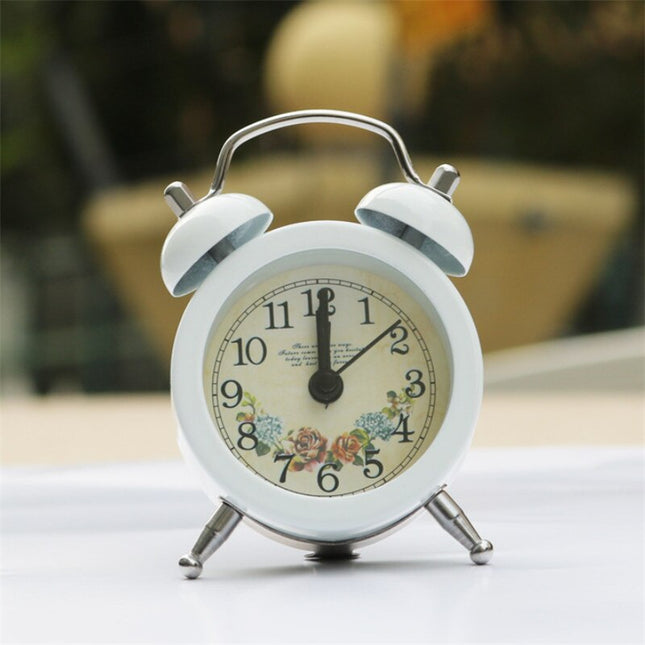 Klassinen pyöreä herätyskello tuplakelloilla
