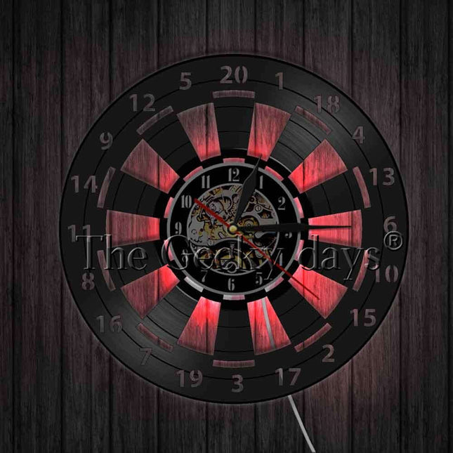 Darts-aiheinen vinyylilevy seinäkello