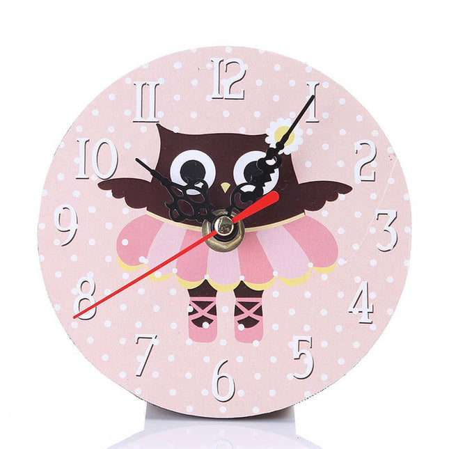 Lastenhuoneen seinäkello pöllö traktorissa