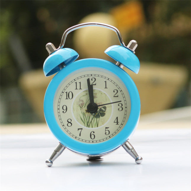Klassinen pyöreä herätyskello tuplakelloilla