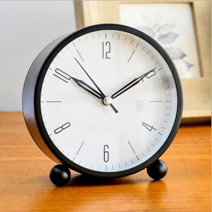 Moderni äänetön analoginen herätyskello