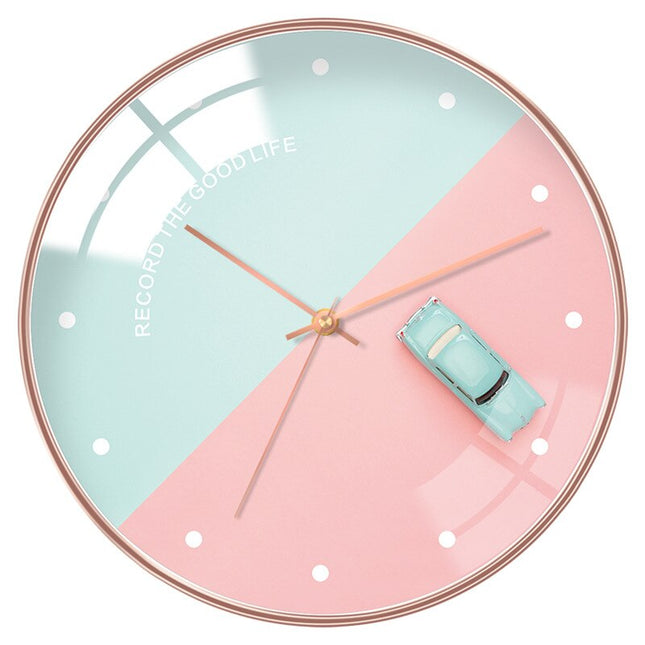 Moderni seinäkello kuperalla lasilla