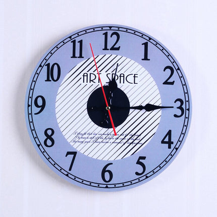 Retro-seinäkello vanhoista rekisterikilvistä