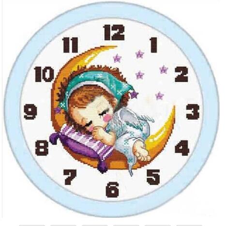 Maalaistyylinen seinäkello roomalaisilla numeroilla