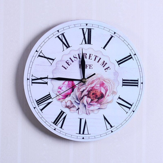 Retro-seinäkello vanhoista rekisterikilvistä