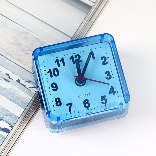 Pieni neliön muotoinen herätyskello