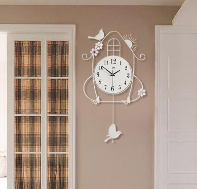 Koristeellinen lintuhäkki-seinäkello heilurilla