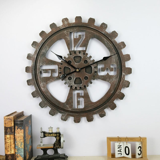 Iso seinäkello ison hammasrattaan muotoinen