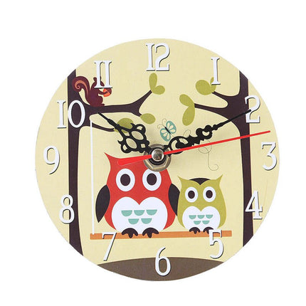 Lastenhuoneen seinäkello pöllö traktorissa