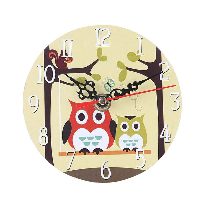 Lastenhuoneen seinäkello pöllö traktorissa