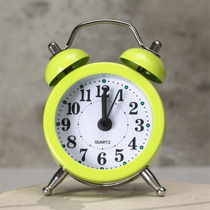 Klassinen pyöreä herätyskello tuplakelloilla