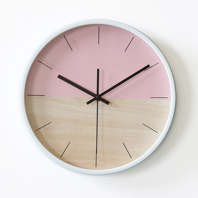 Vaaleanpunainen ja puinen skandinaavinen seinäkello