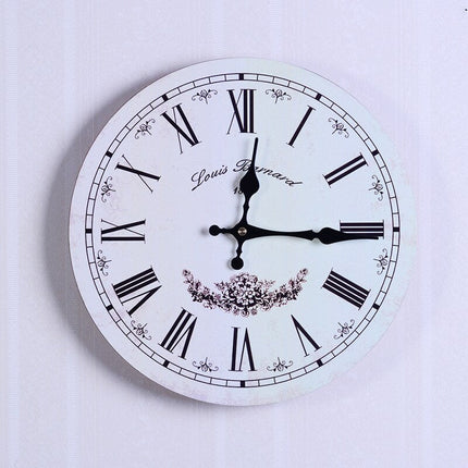 Retro-seinäkello vanhoista rekisterikilvistä