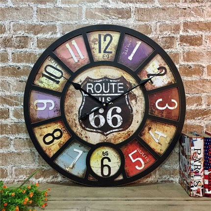 Suuri vintage-seinäkello roomalaisilla numeroilla