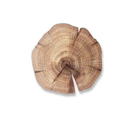 Rustiikkinen seinäkello aidosta puukiekosta