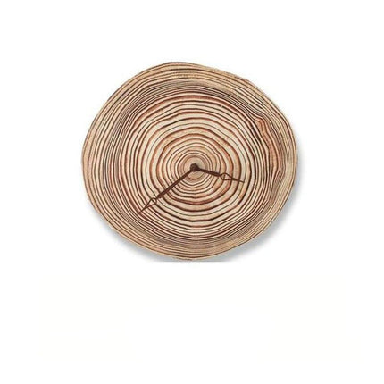 Rustiikkinen seinäkello aidosta puukiekosta