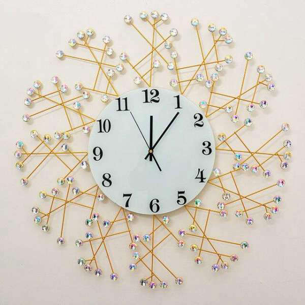 Suuri moderni design-seinäkello kristalleilla