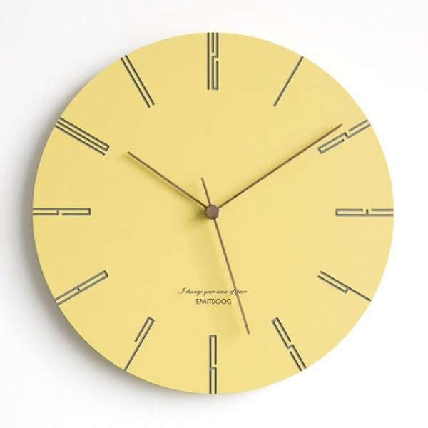 Pastellinvärinen moderni ja hiljainen seinäkello