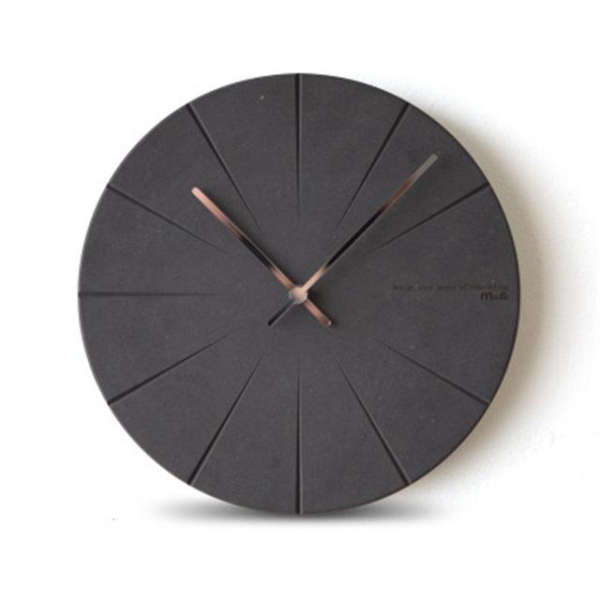 Minimalistinen design jaetulla kellotaululla