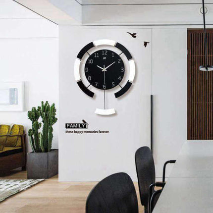 Moderni design seinäkello heilurilla