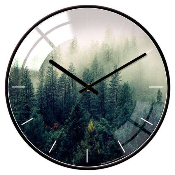 Moderni seinäkello vihreällä lehtikuviolla