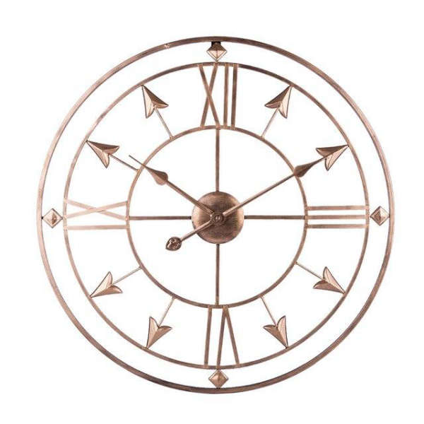 Suuri metallinen seinäkello nuolilla