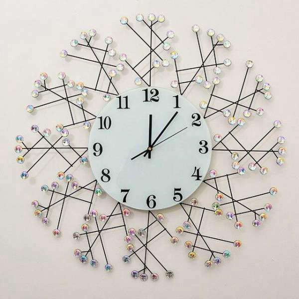 Suuri moderni design-seinäkello kristalleilla