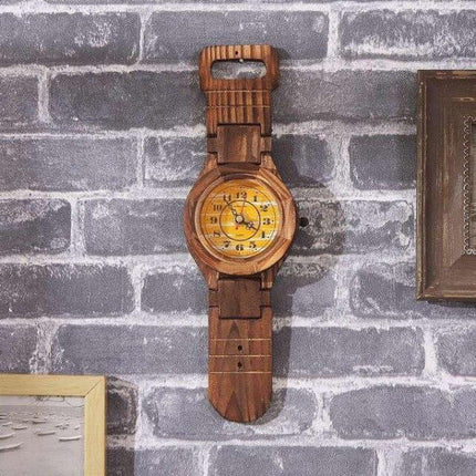 Rannekellon muotoinen puinen seinäkello