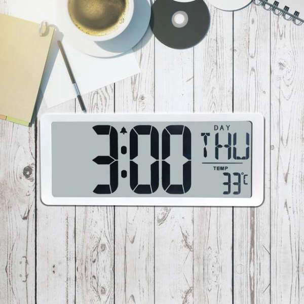 Digitaalinen herätyskello päivämäärällä ja ajalla