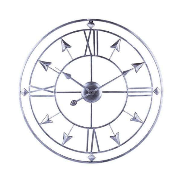 Suuri metallinen seinäkello nuolilla