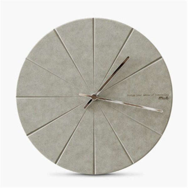 Minimalistinen design jaetulla kellotaululla
