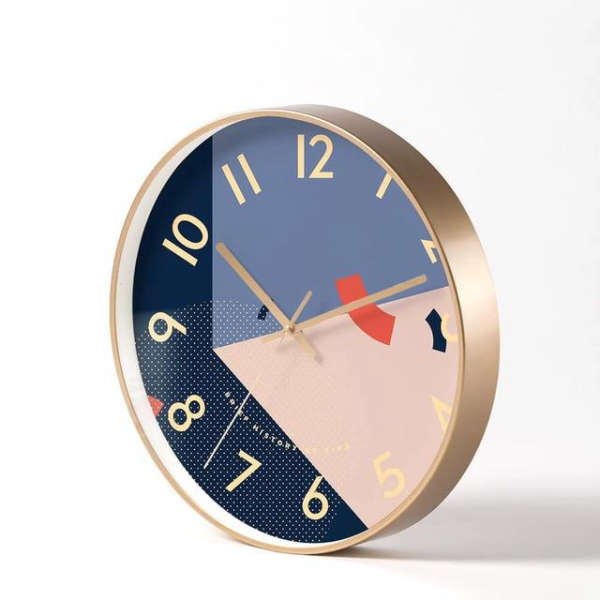Värikäs retrotyylinen design-seinäkello
