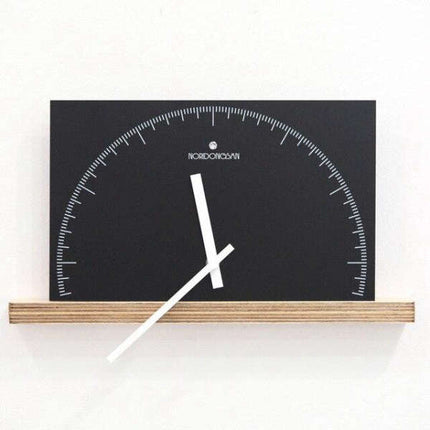 Minimalistinen puolipyöreä design-seinäkello