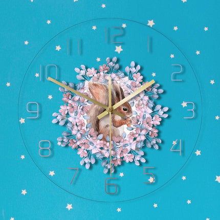 Koristeellinen seinäkello orava-aiheella