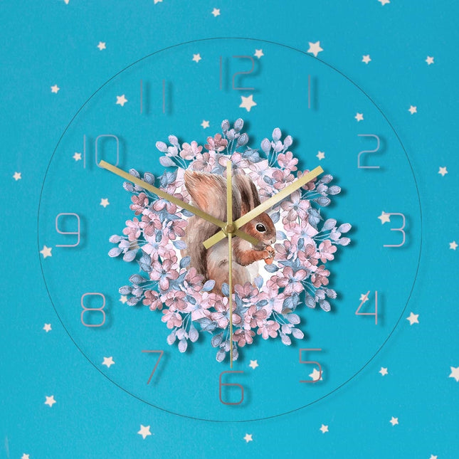 Koristeellinen seinäkello orava-aiheella