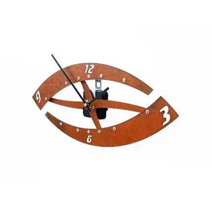 Ruosteinen seinäkello silmän muotoinen