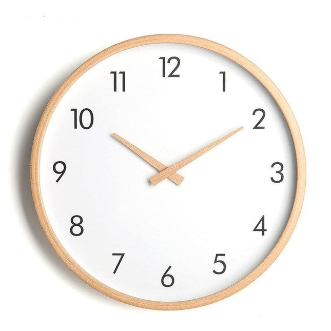 Klassinen puukehys-seinäkello selkeillä numeroilla