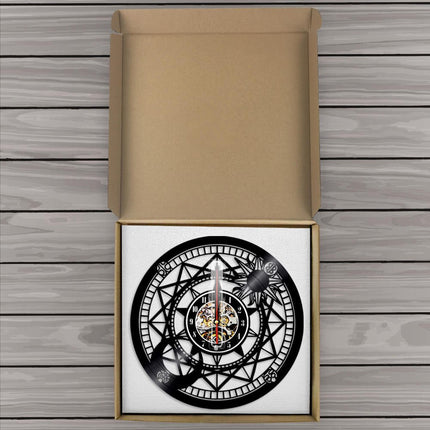 Kompassi-aiheinen vinyylilevy-seinäkello