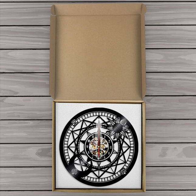 Kompassi-aiheinen vinyylilevy-seinäkello
