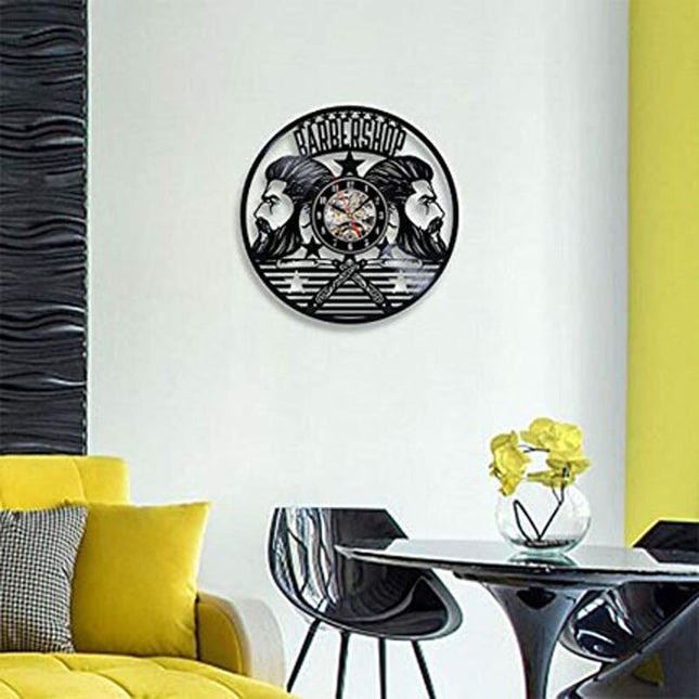 Parturi-aiheinen vinyylilevy seinäkello miehelle