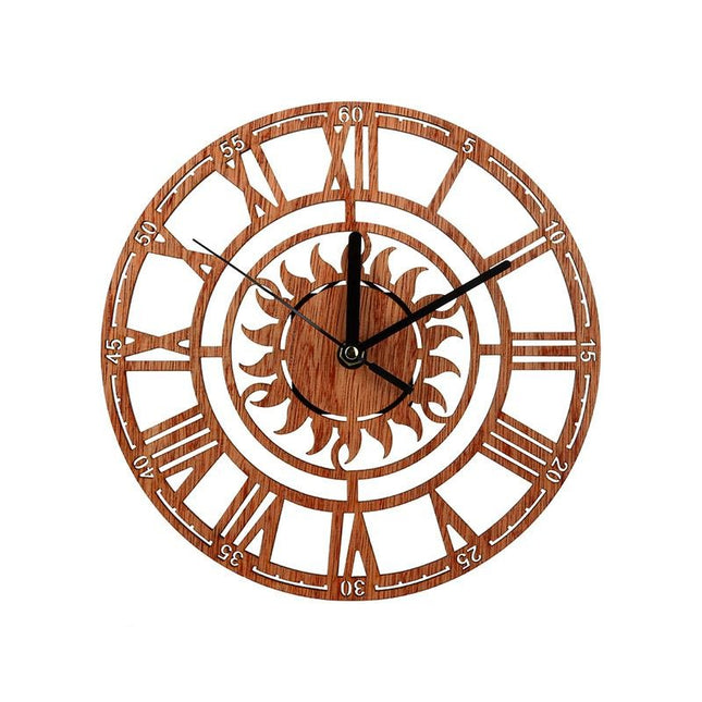 Puinen seinäkello aurinko-designilla ja numeroilla