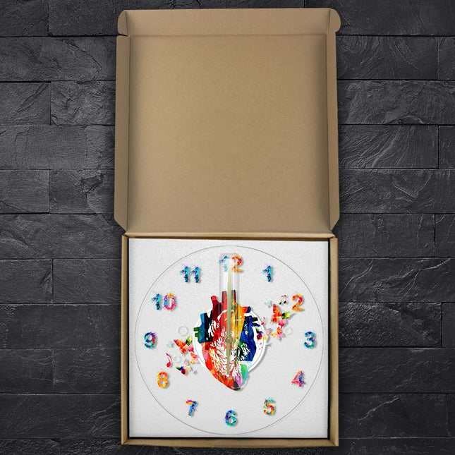 Akryylinen seinäkello sydän-aiheella